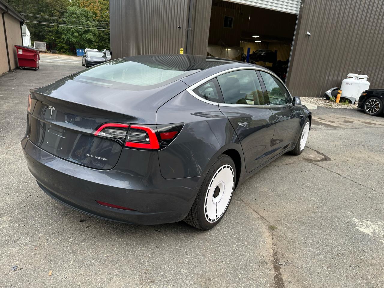 Tesla Model 3 Image 11