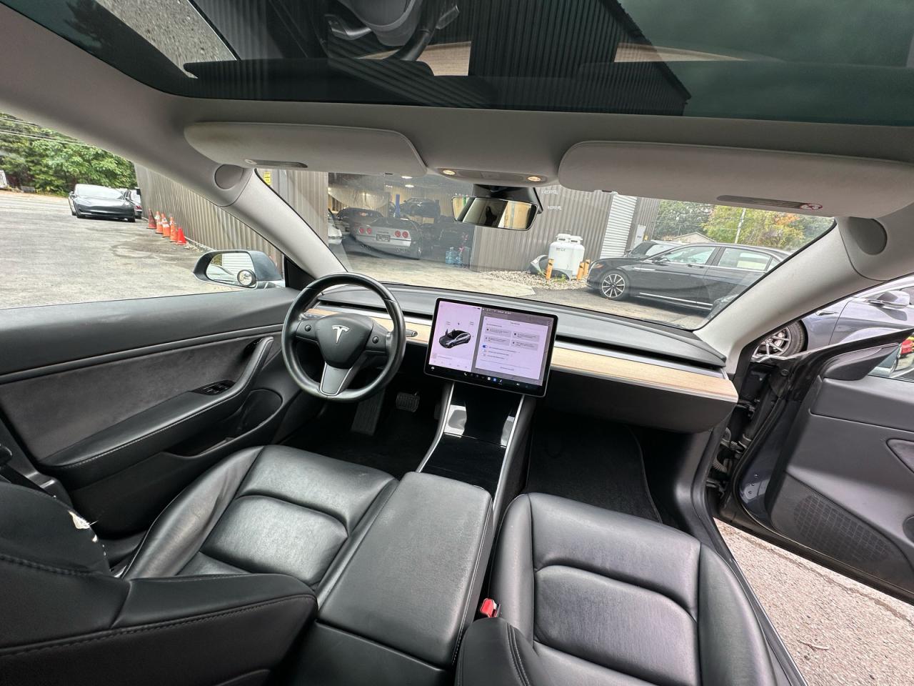 Tesla Model 3 Image 7