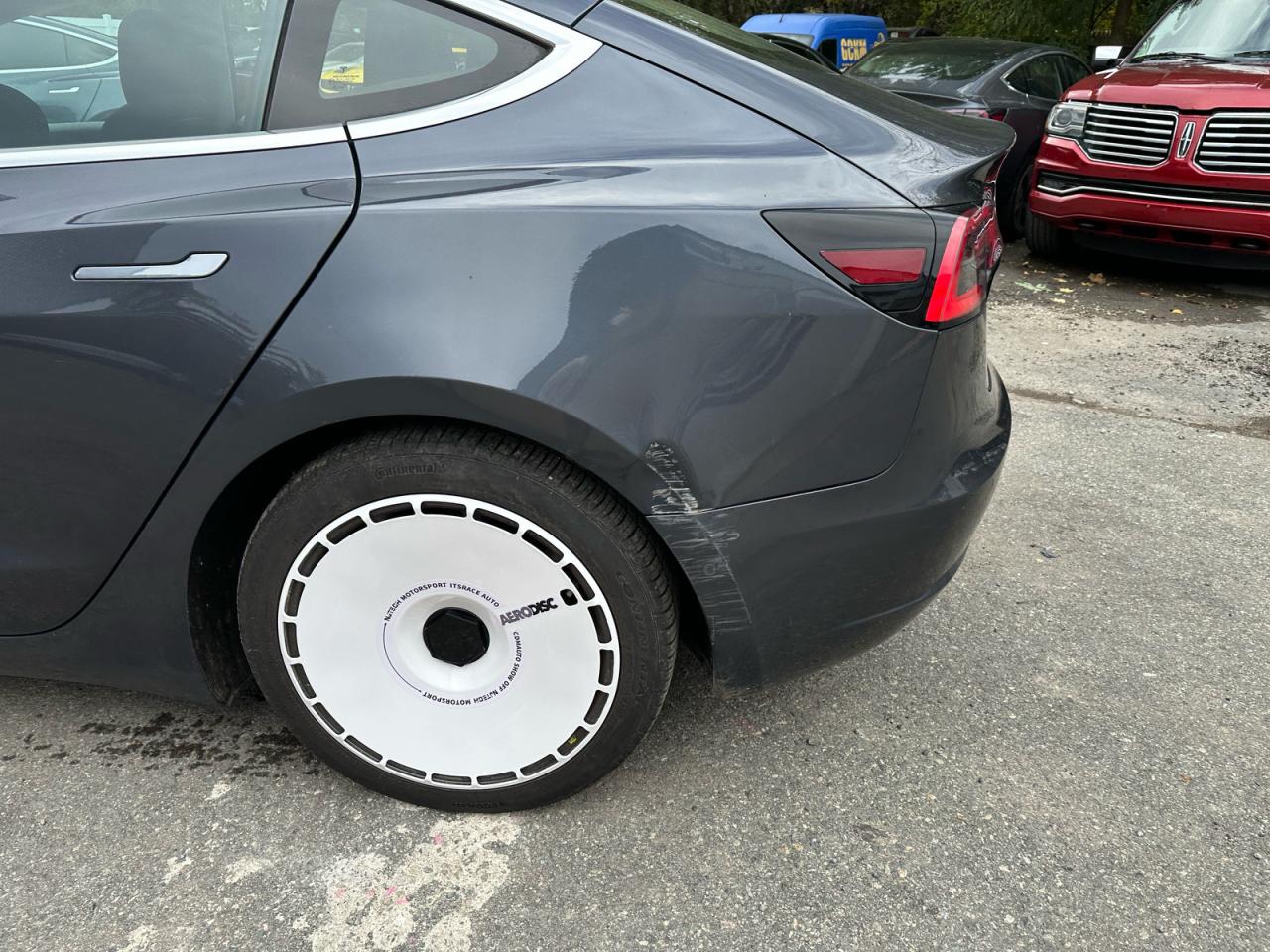 Tesla Model 3 Image 5