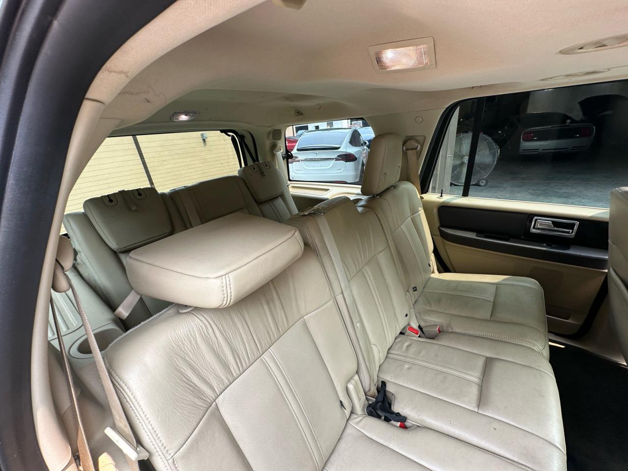 Lincoln Navigator Image 3