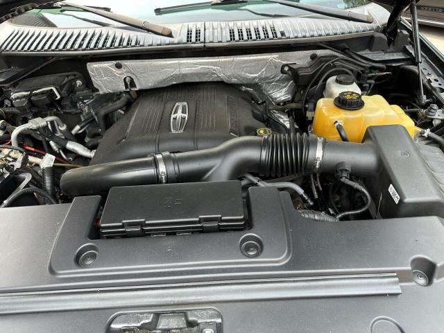 Lincoln Navigator Image 2