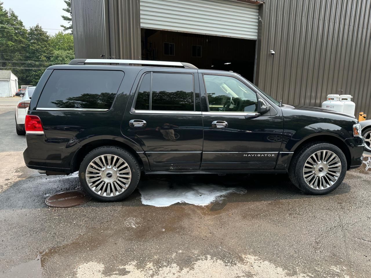 Lincoln Navigator Image 6