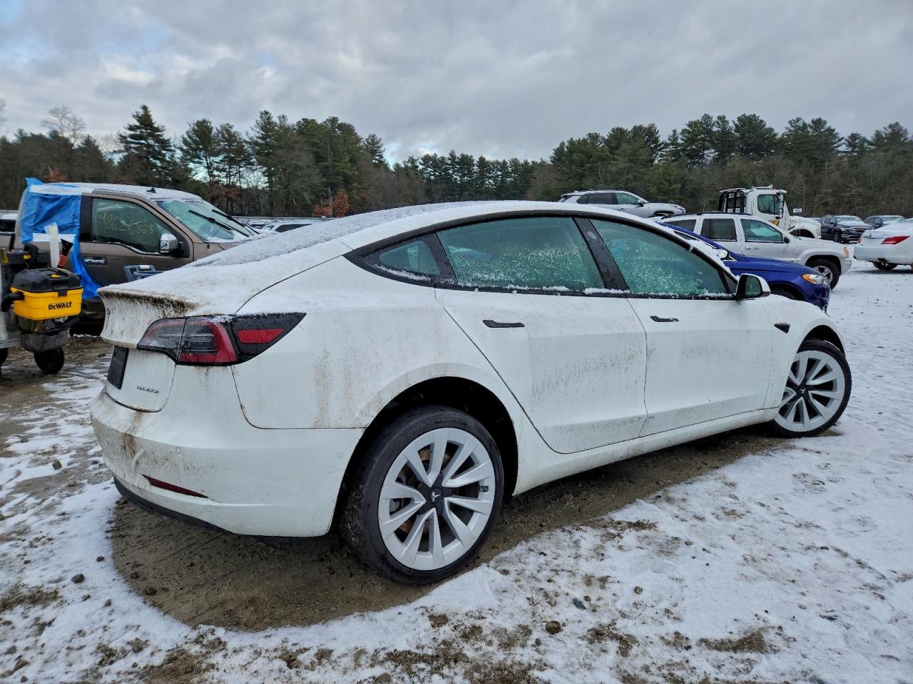 Tesla Model 3 Image 3