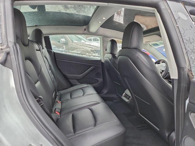 Tesla Model 3 Image 6