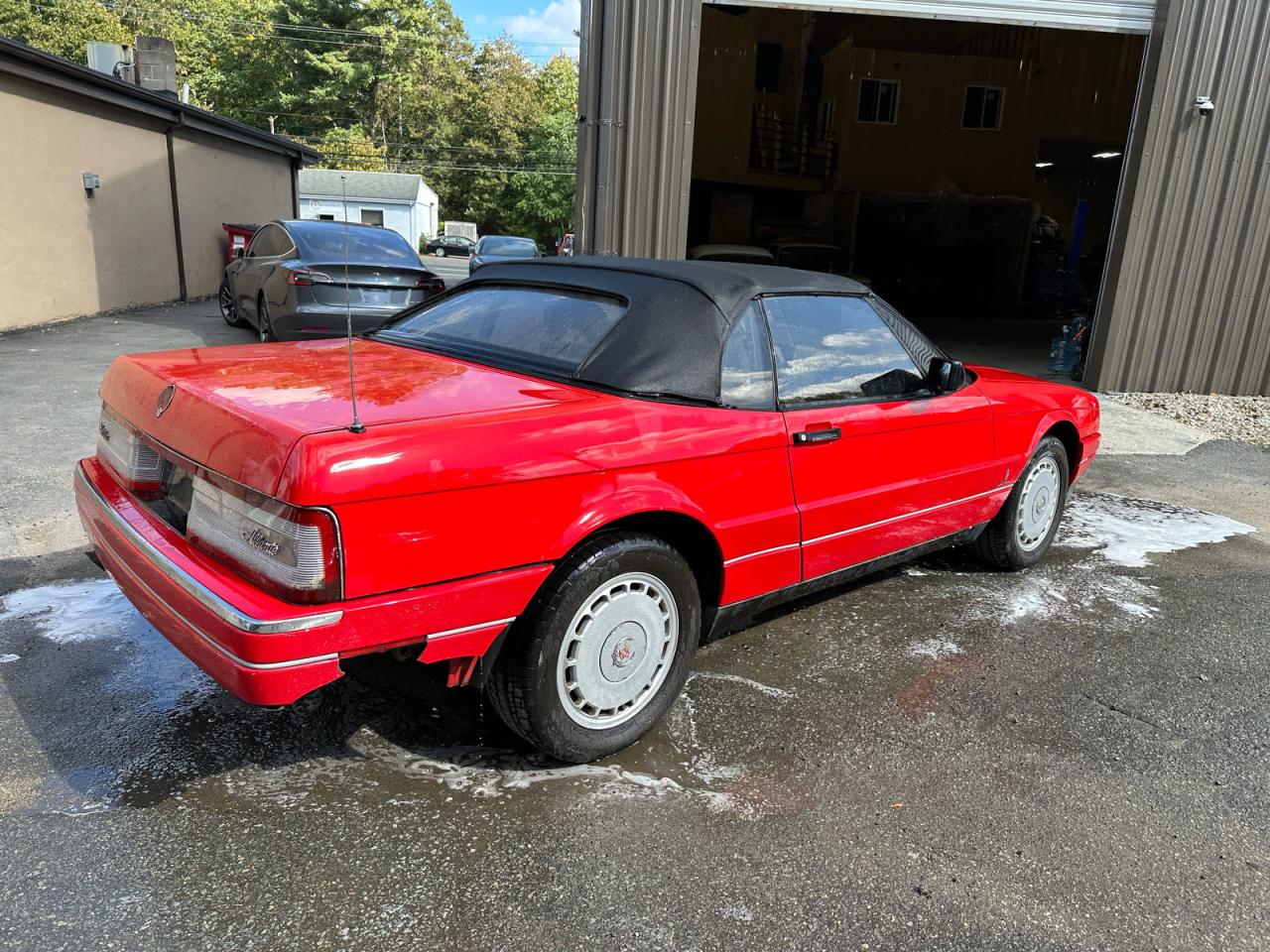 Cadillac Allante Image 12