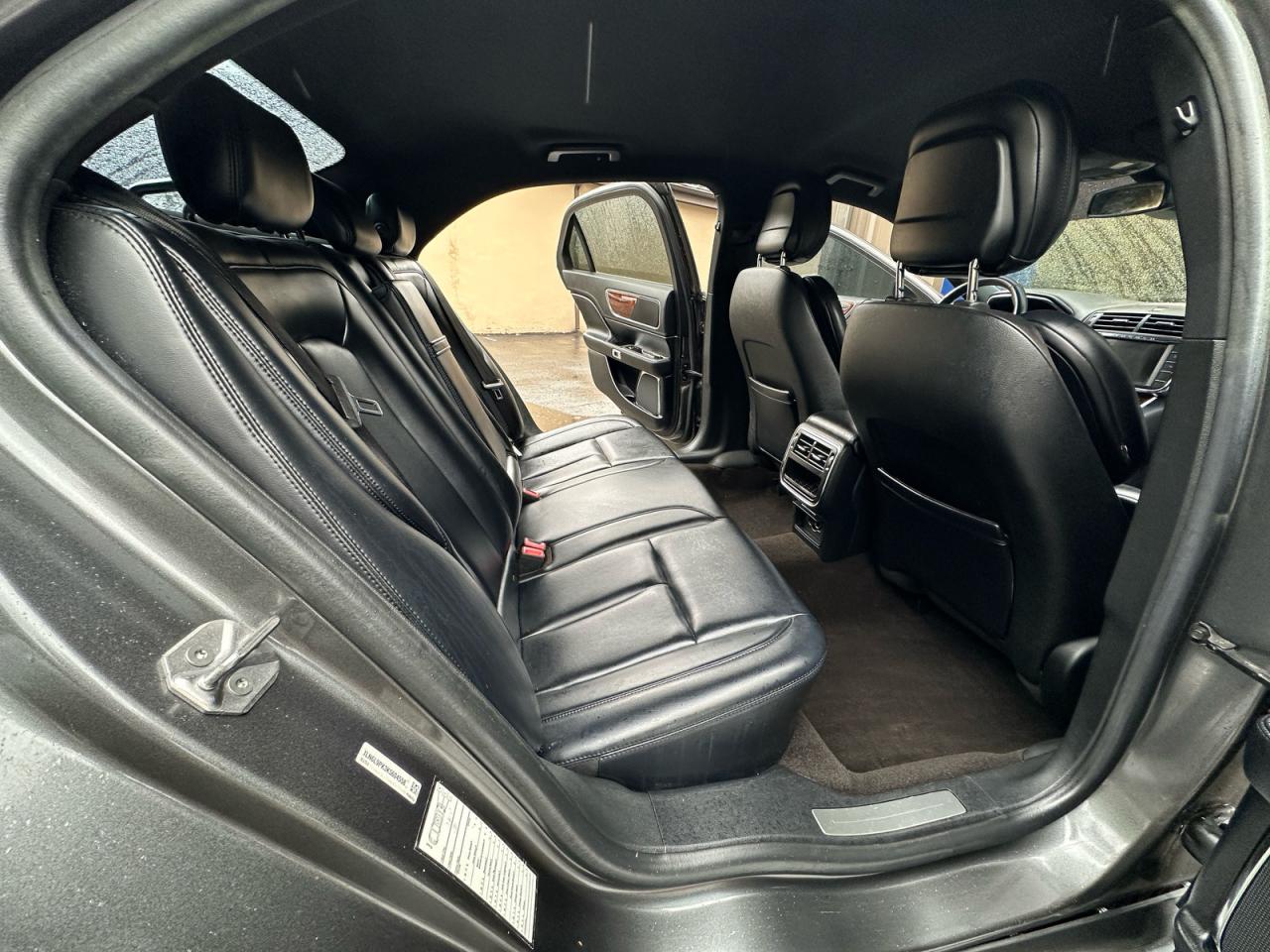 Lincoln Continental Image 3