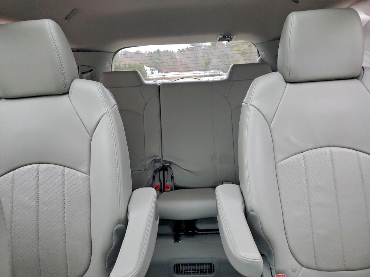 Buick Enclave Image 11