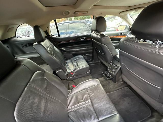Lincoln MKT Image 10