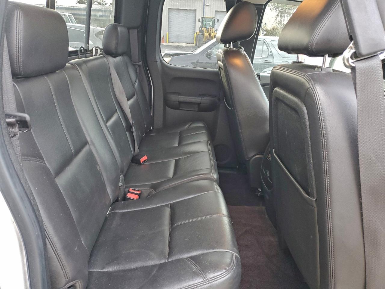 Chevrolet Silverado K1500 Ltz Image 12