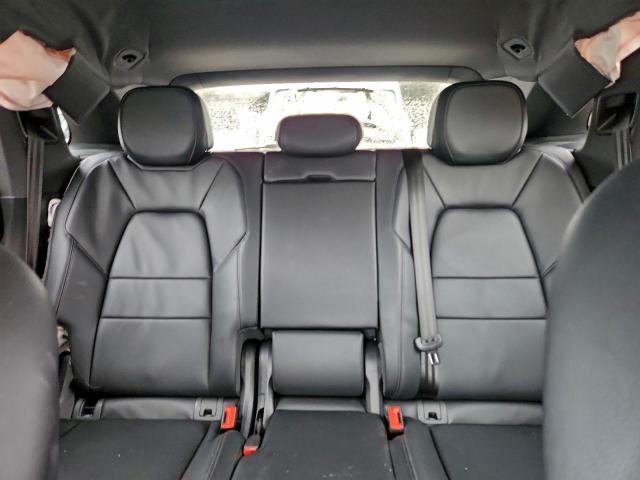 Porsche Cayenne Image 10