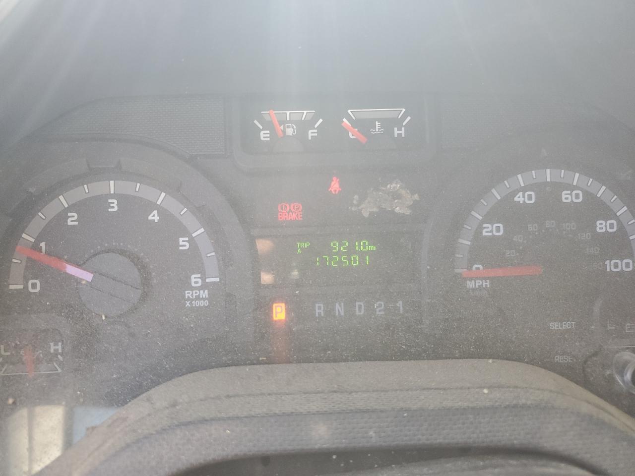 Ford Econoline E250 Van Image 4