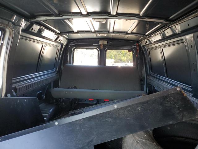 Ford Econoline E250 Van Image 5