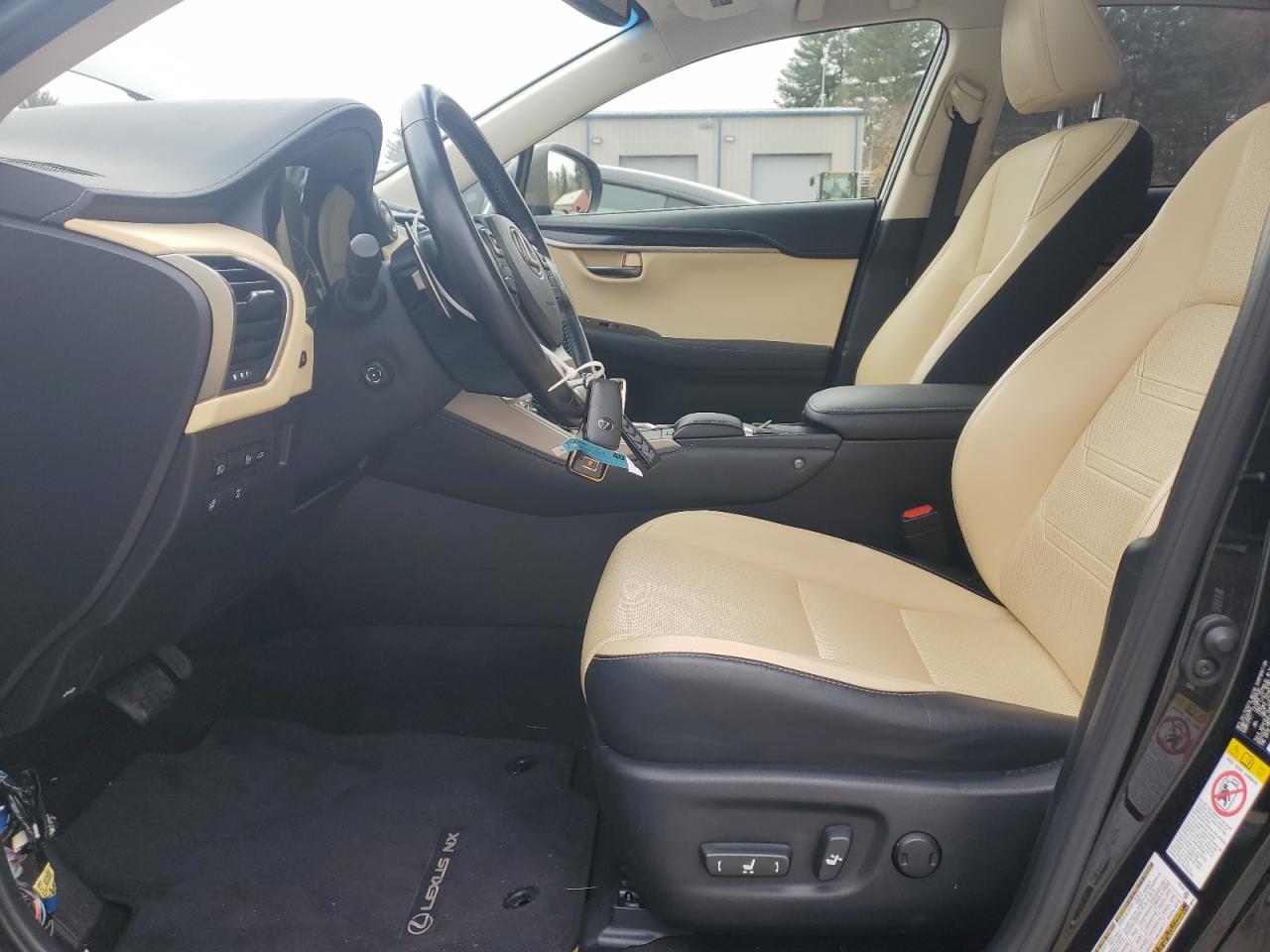 Lexus NX 300 Base Image 7