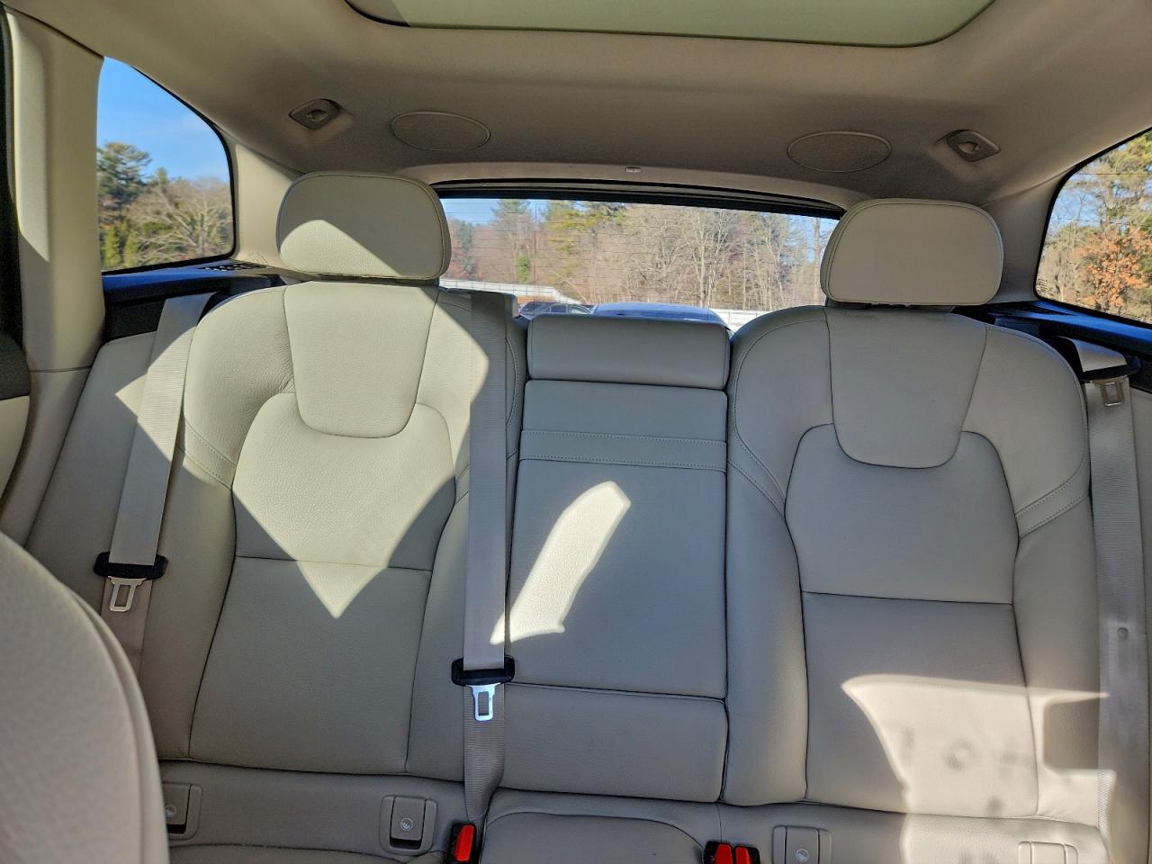 Volvo XC60 T5 Momentum Image 5