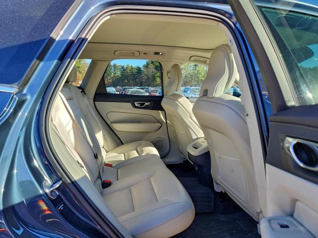 Volvo XC60 T5 Momentum Image 2