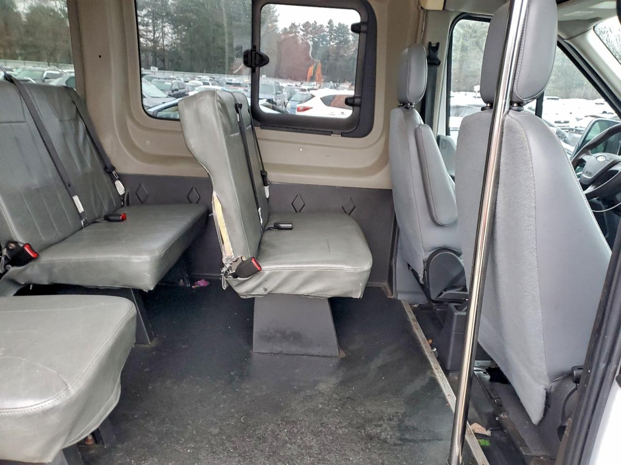 Ford Transit T-150 Image 10