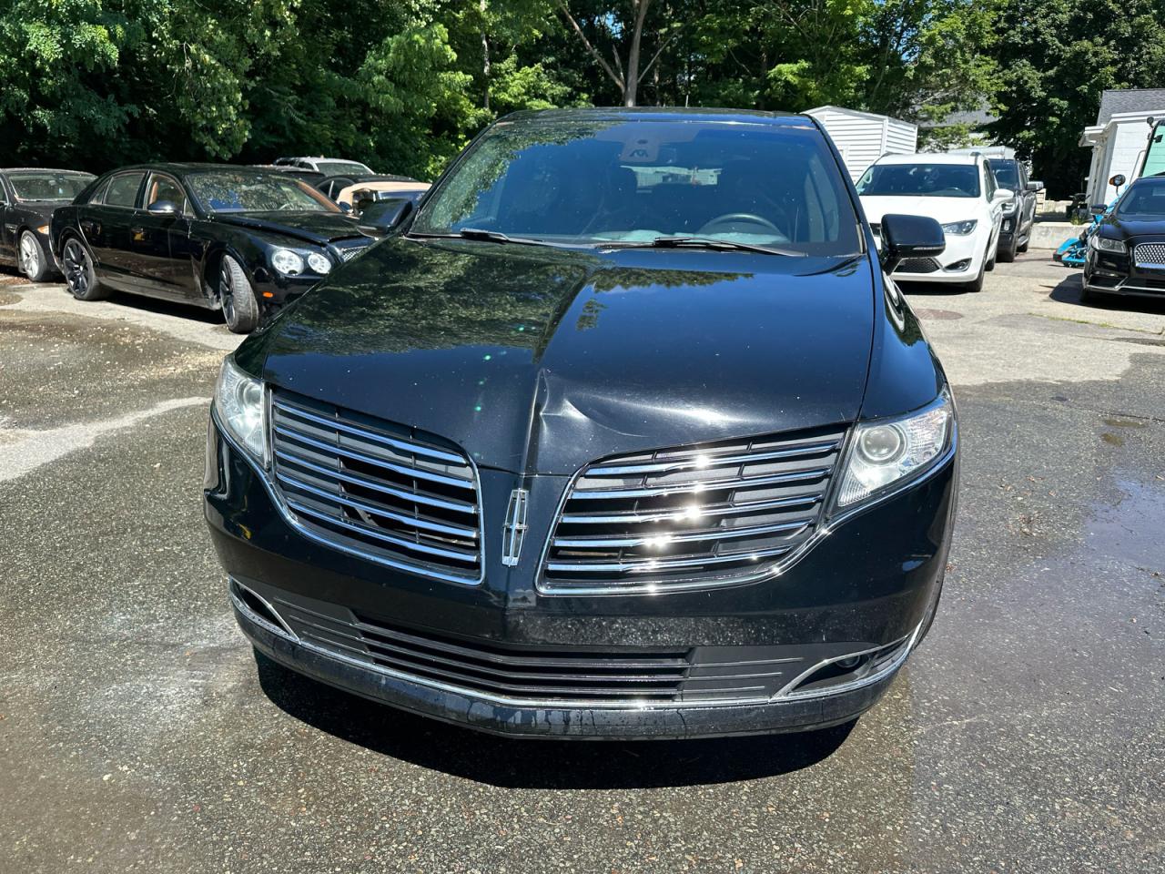 Lincoln MKT Image 10