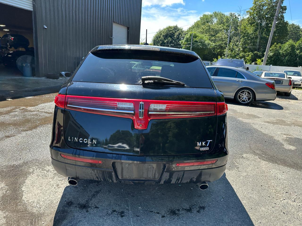 Lincoln MKT Image 13