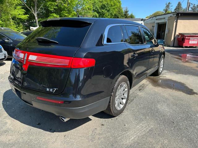 Lincoln MKT Image 8