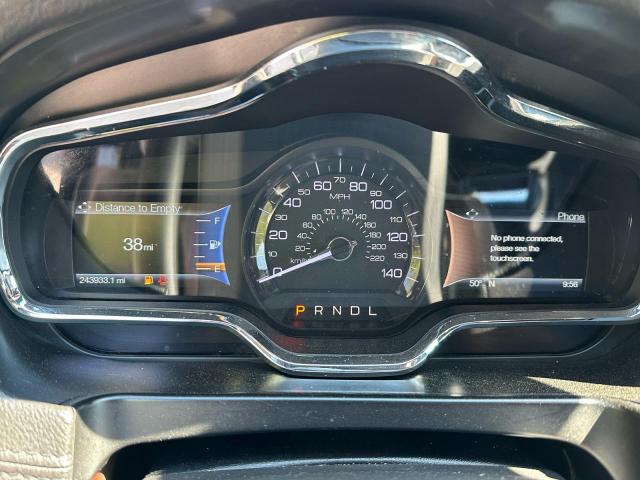 Lincoln MKT Image 12