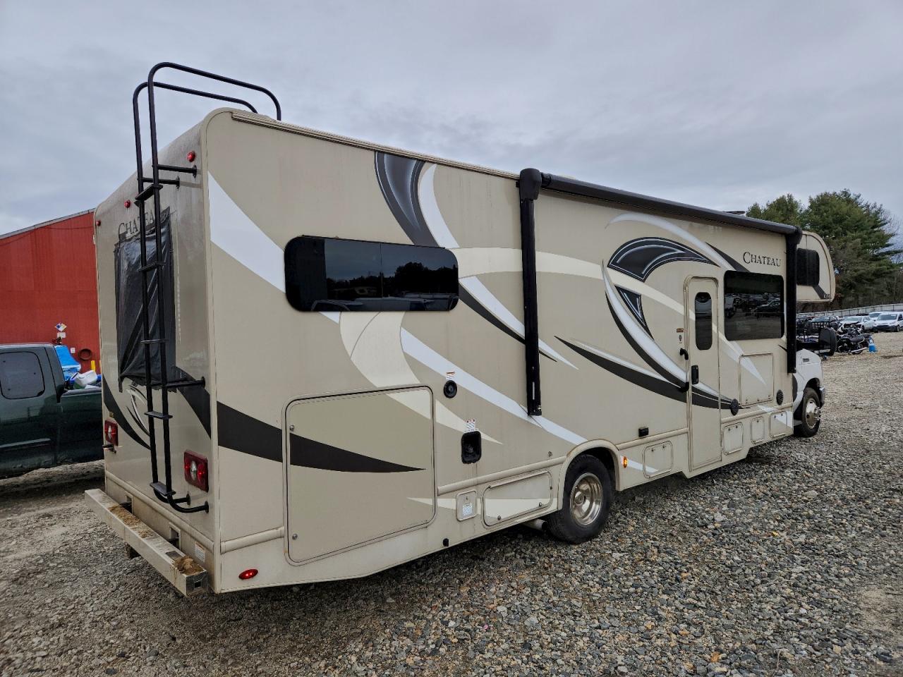 Ford Econoline E450 Super Duty Cutaway Van Image 5