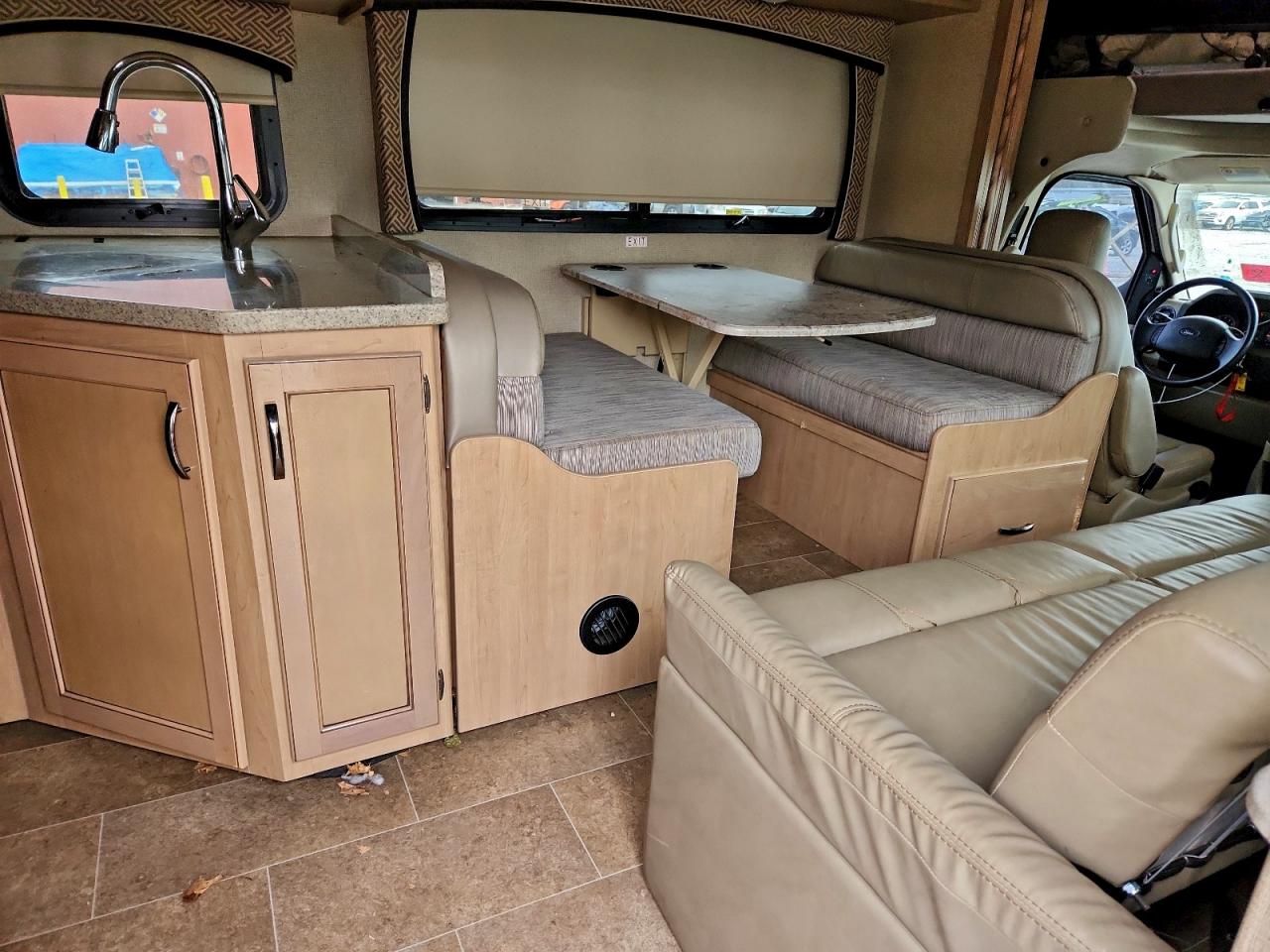 Ford Econoline E450 Super Duty Cutaway Van Image 2