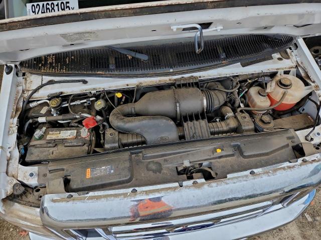 Ford Econoline E450 Super Duty Cutaway Van Image 9