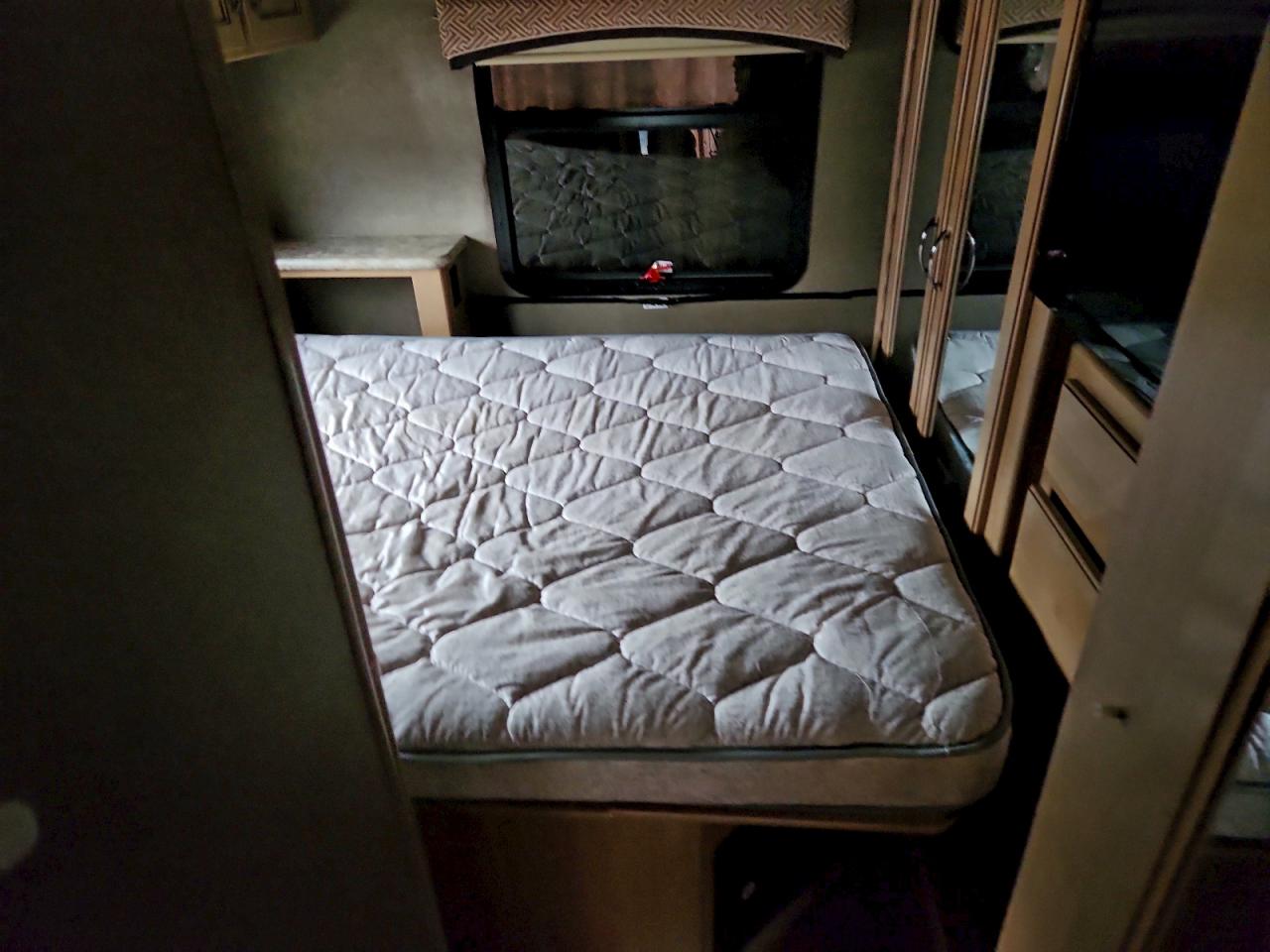 Ford Econoline E450 Super Duty Cutaway Van Image 6