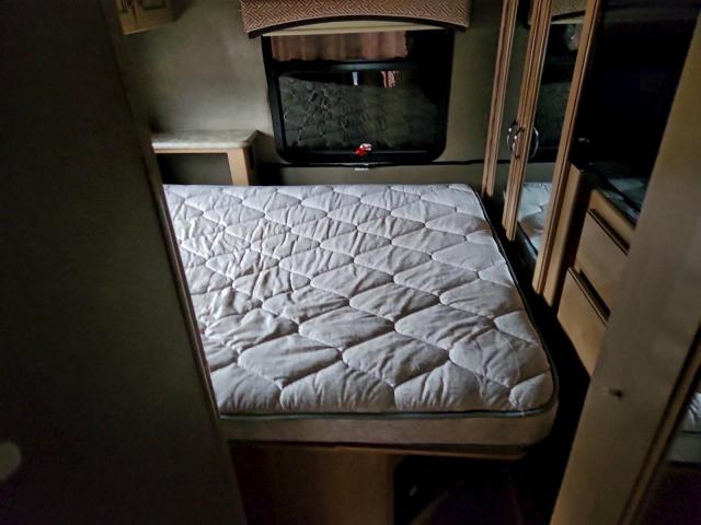 Ford Econoline E450 Super Duty Cutaway Van Image 6