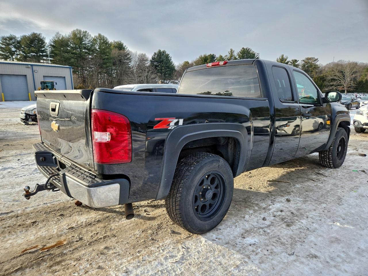 Chevrolet Silverado K1500 Image 3