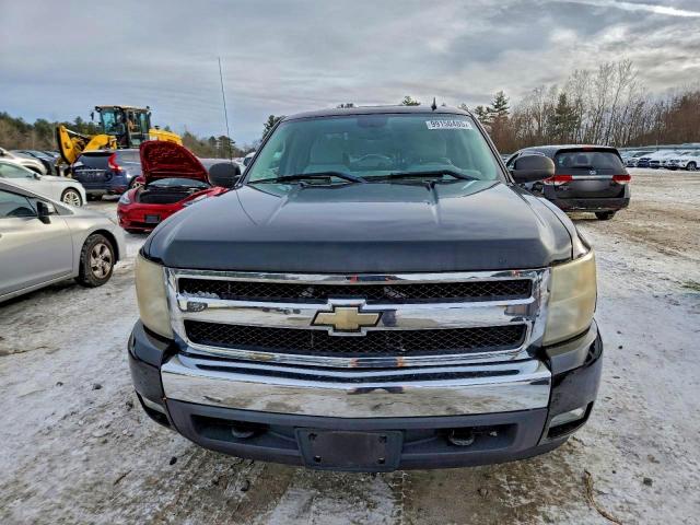 Chevrolet Silverado K1500 Image 4