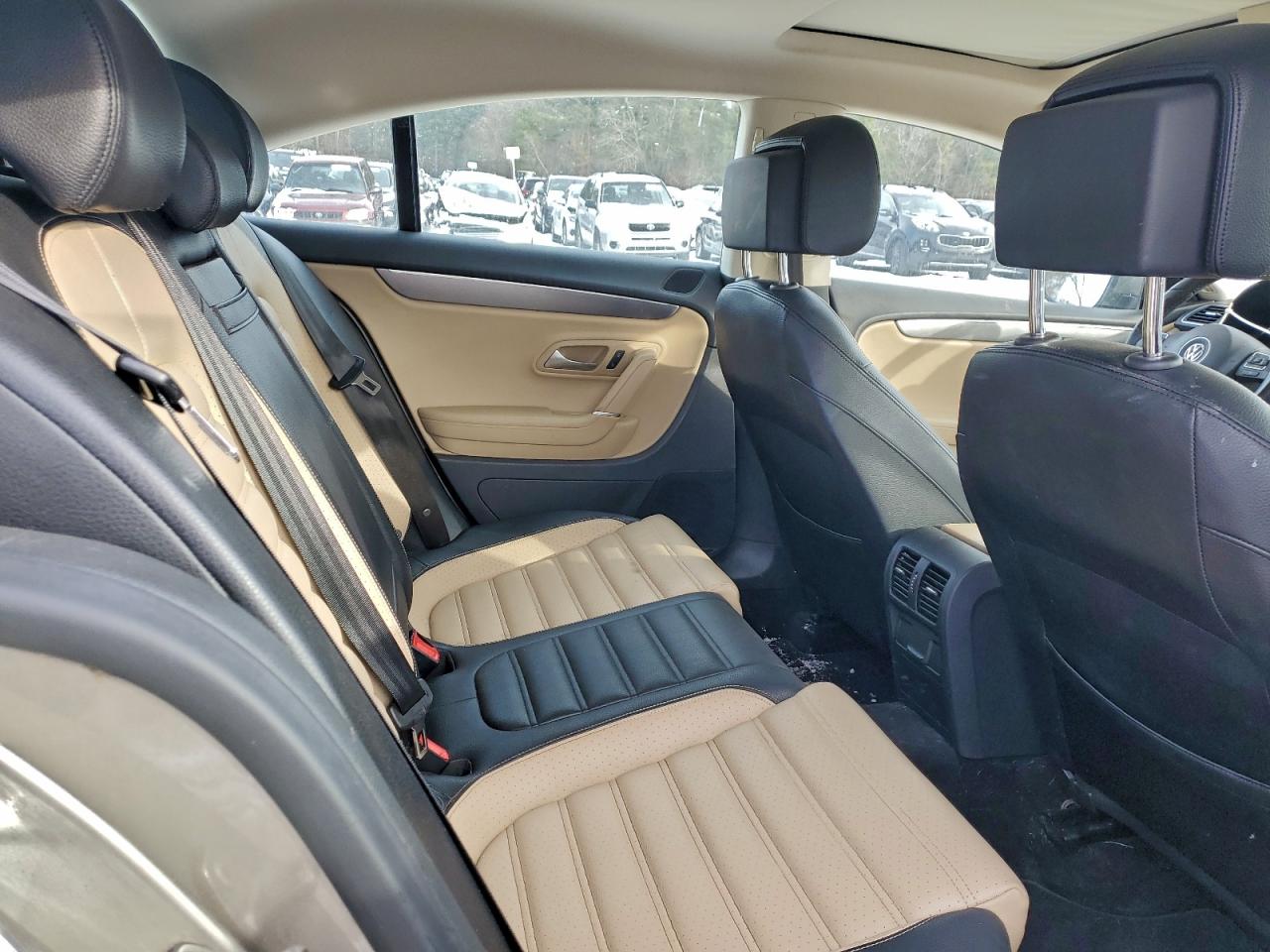 Volkswagen CC Luxury Image 2