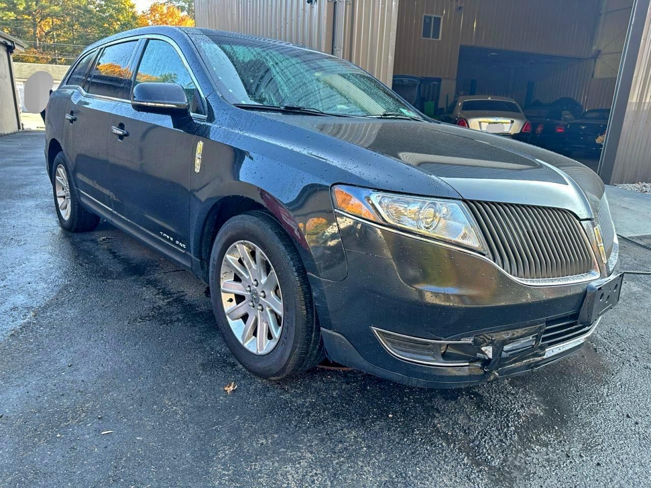 Lincoln MKT Image 1