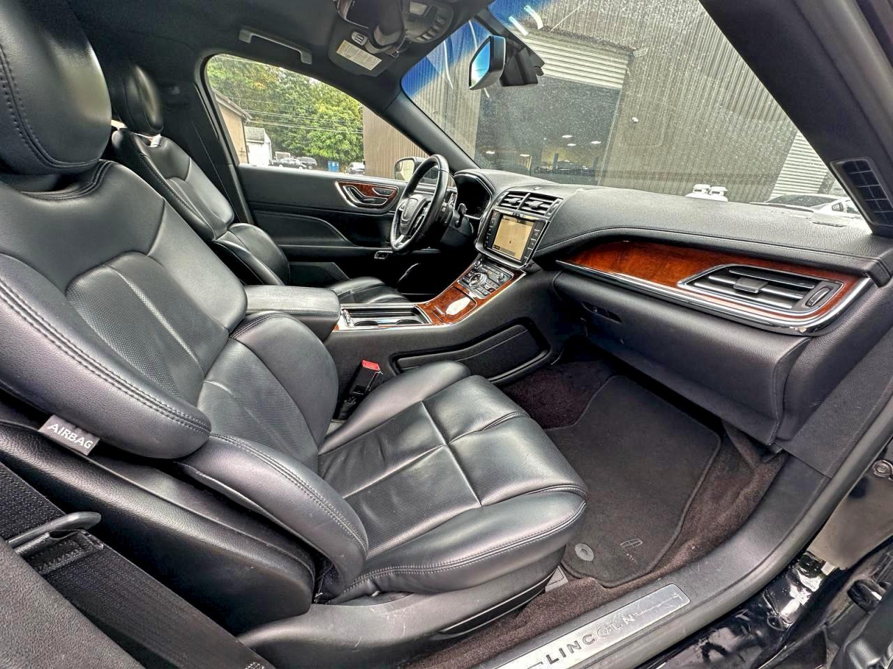 Lincoln Continental Image 9