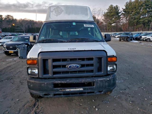 Ford Econoline E150 Van Image 4