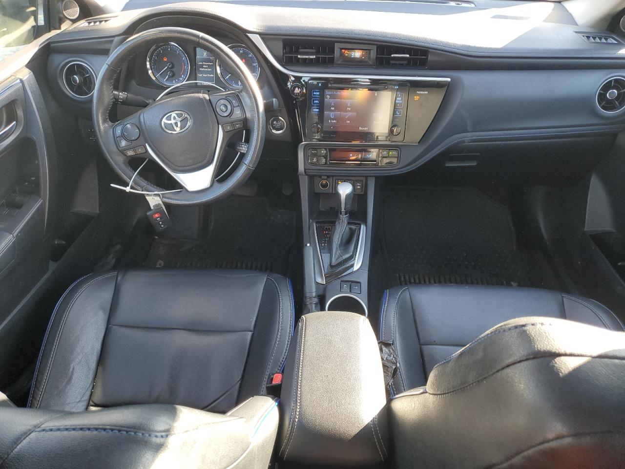 Toyota Corolla L Image 11