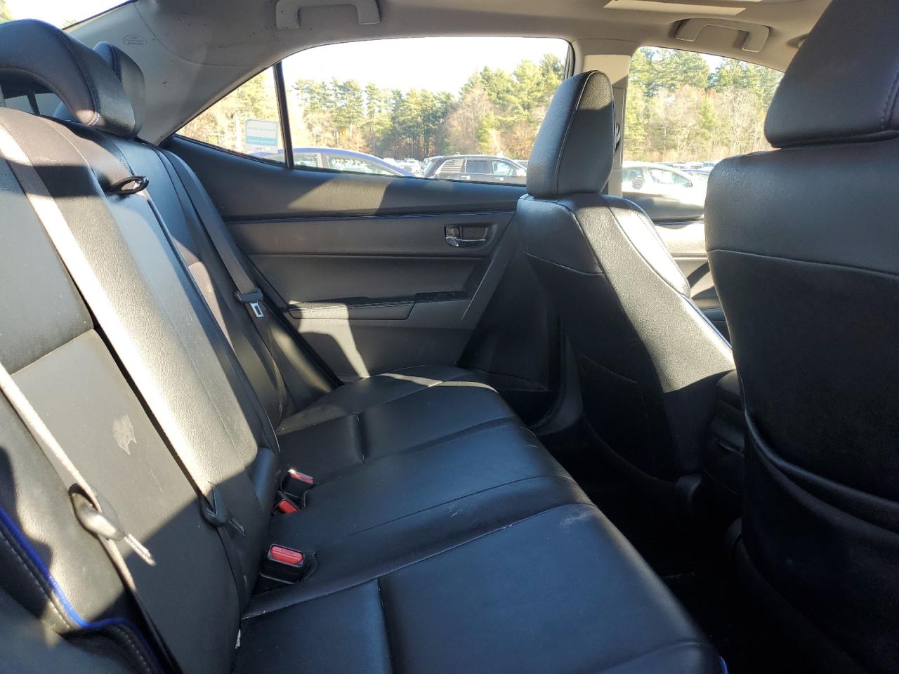 Toyota Corolla L Image 10