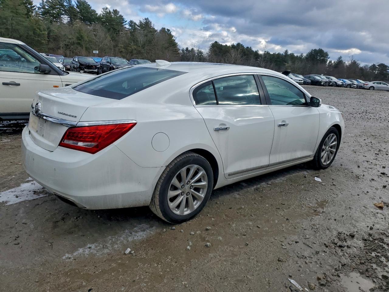Buick LaCrosse Image 8
