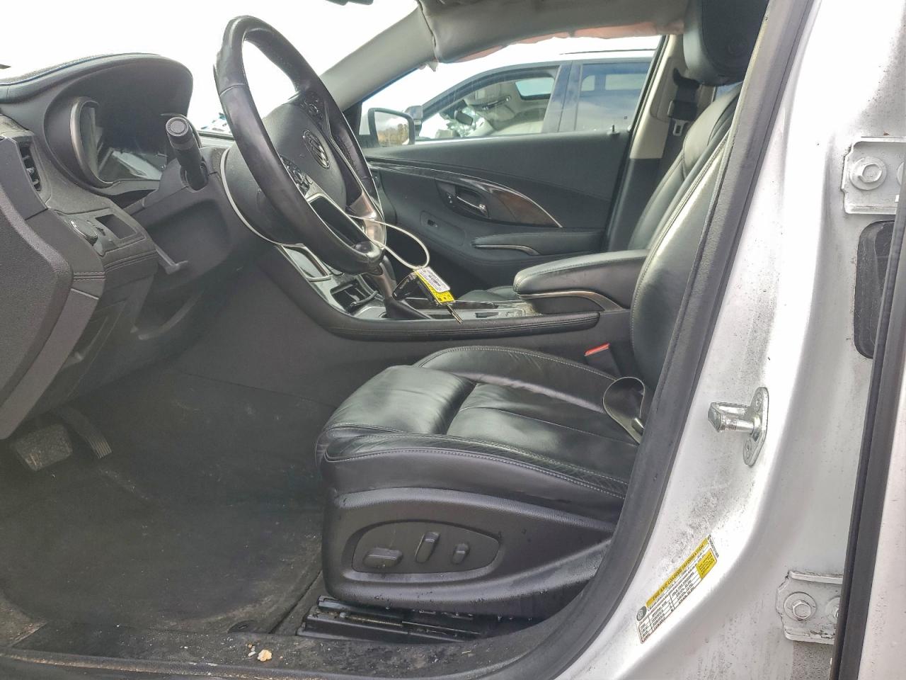 Buick LaCrosse Image 3