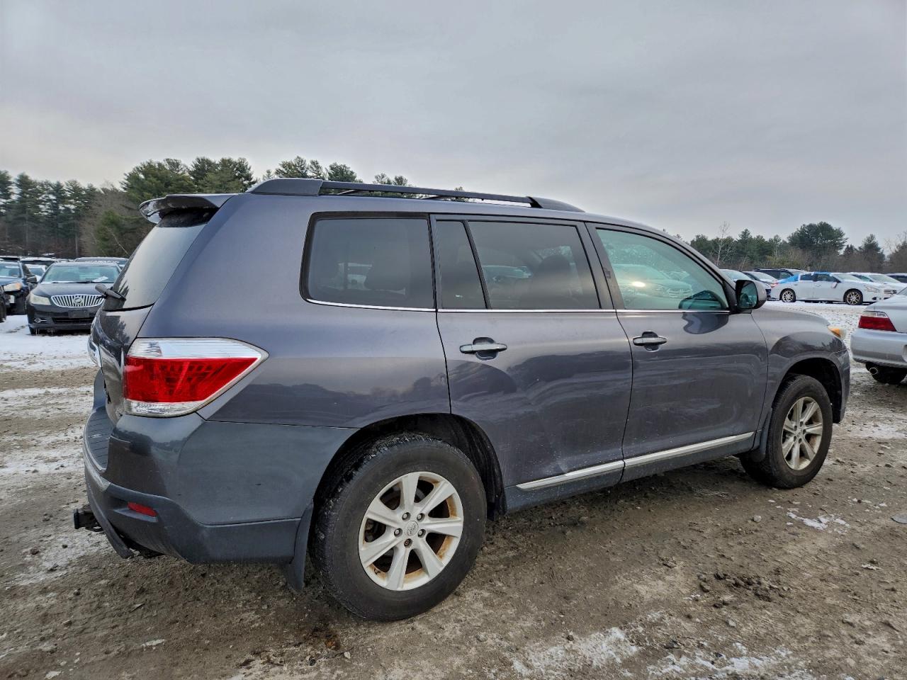 Toyota Highlander Base Image 2