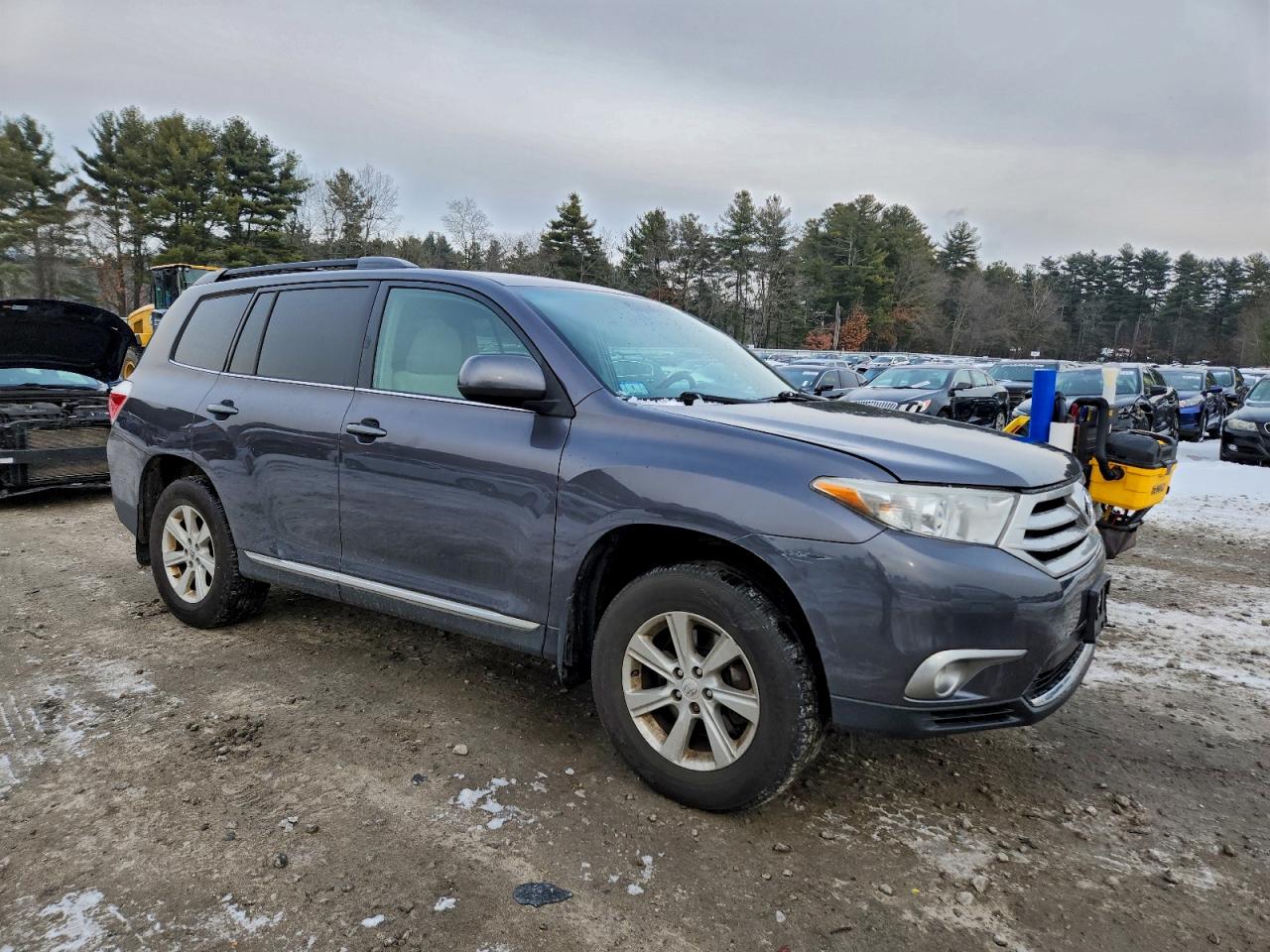 Toyota Highlander Base Image 6