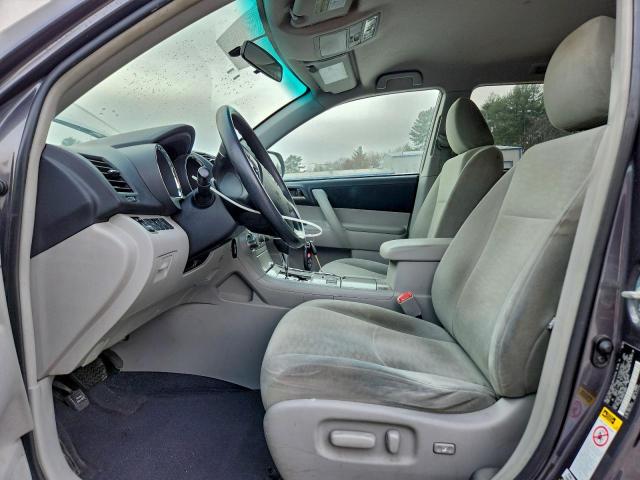 Toyota Highlander Base Image 3