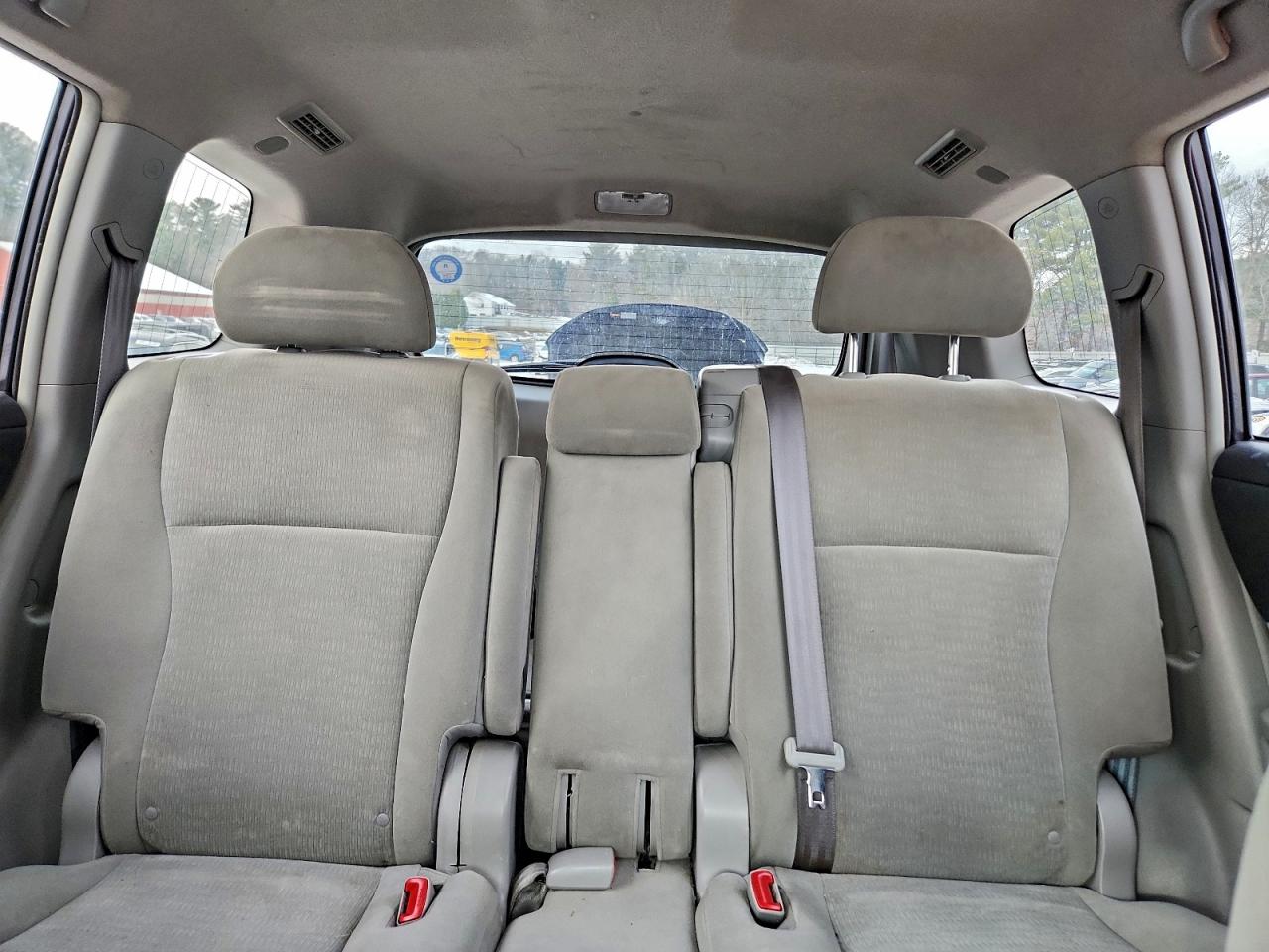 Toyota Highlander Base Image 12