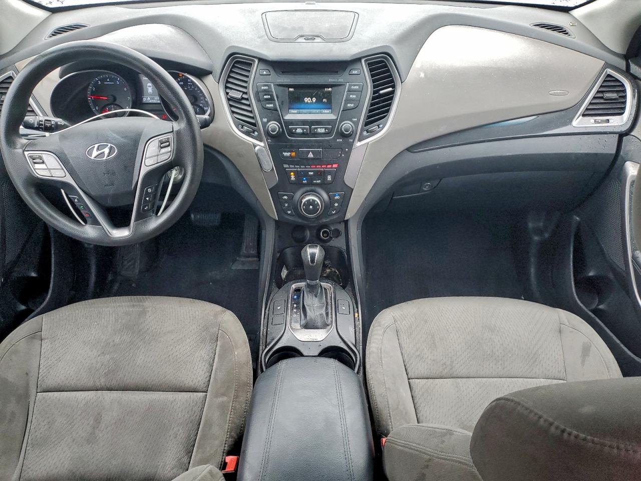 Hyundai SANTA FE Image 4