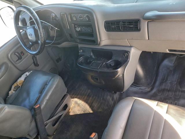 Chev Express Image 13