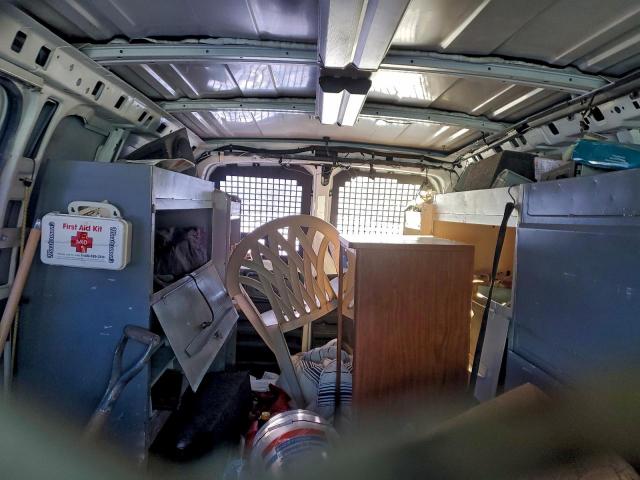 Chev Express Image 10