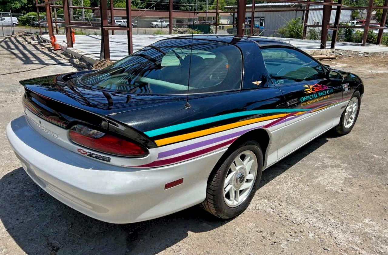 Chevrolet Camaro Z28 Image 2