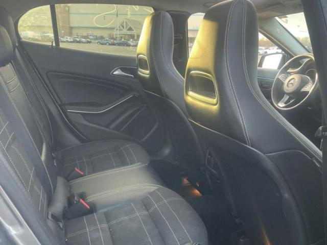 Mercedes-Benz GLA 250 4matic Image 11
