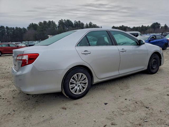 Toyota Camry Base Image 2