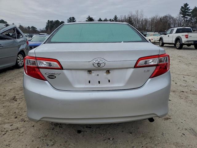 Toyota Camry Base Image 8
